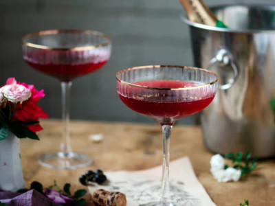 Koktejly z vína a sirupu